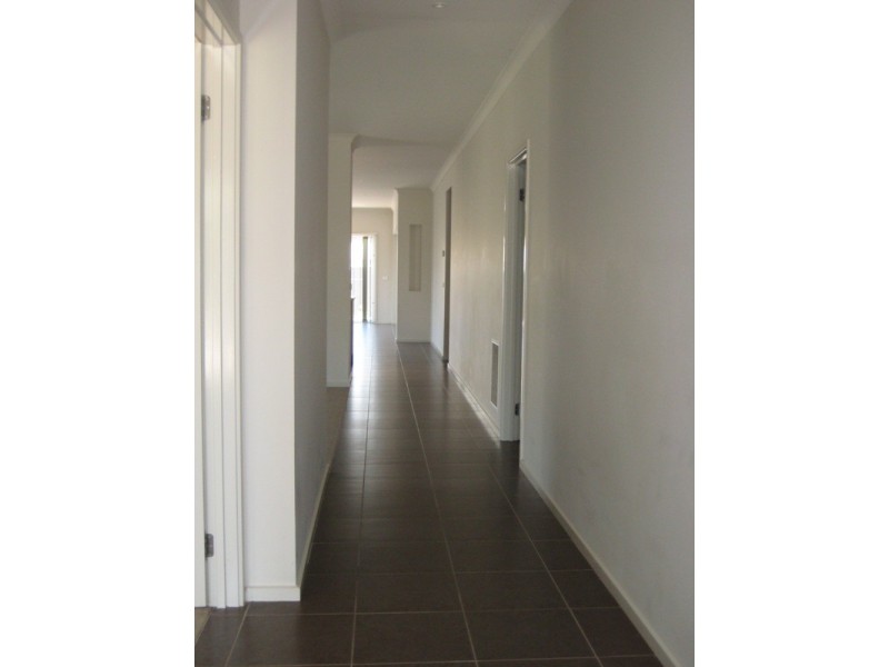 Caroline Springs VIC 3023