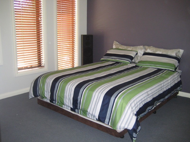 Taylors Hill VIC 3037