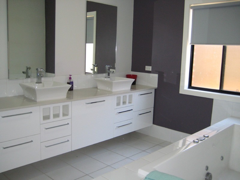 Taylors Hill VIC 3037