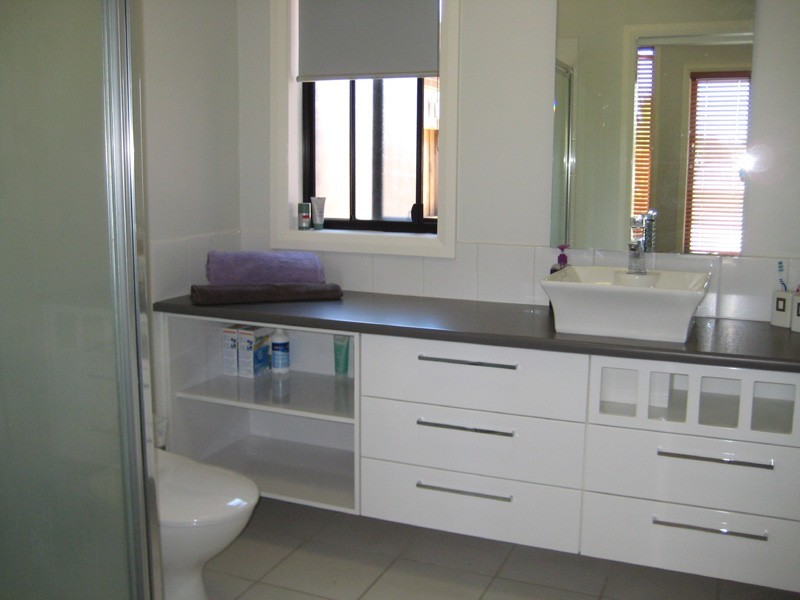 Taylors Hill VIC 3037