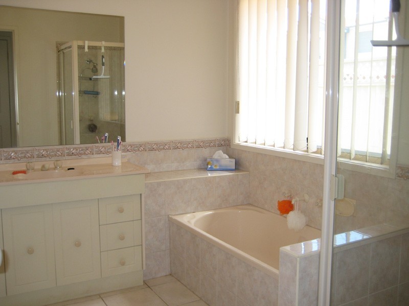 Caroline Springs VIC 3023