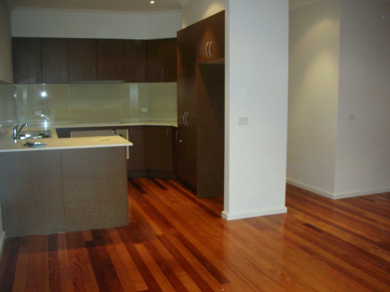 2/176 woods street, Newport VIC 3015
