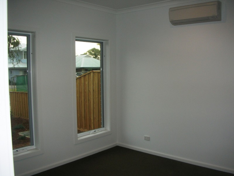 2/176 woods street, Newport VIC 3015