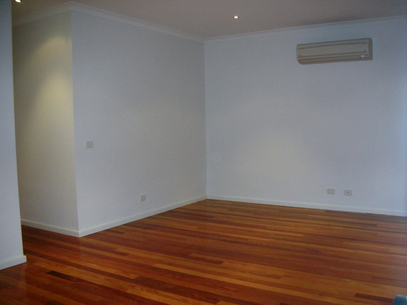 2/176 woods street, Newport VIC 3015