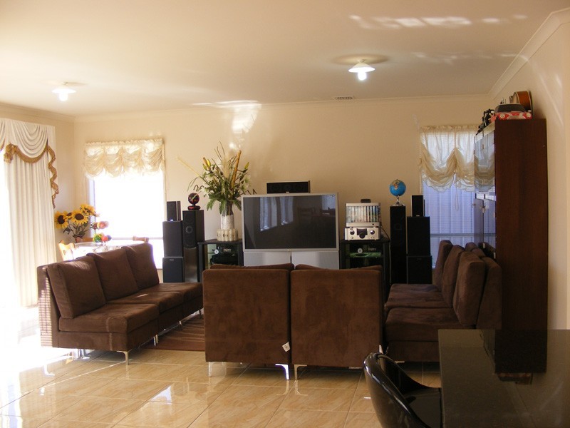 Cairnlea VIC 3023