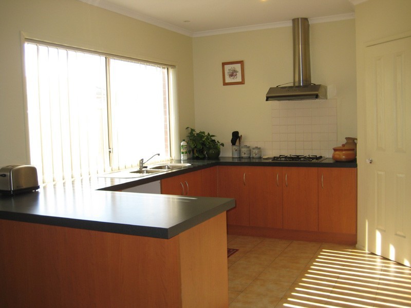 Taylors Hill VIC 3037