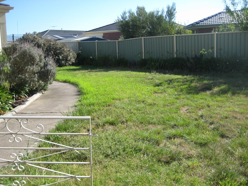 Taylors Hill VIC 3037