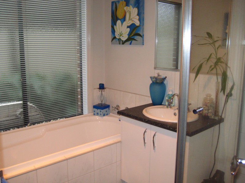 Cairnlea VIC 3023