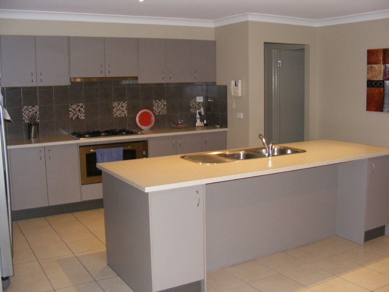 Taylors Hill VIC 3037