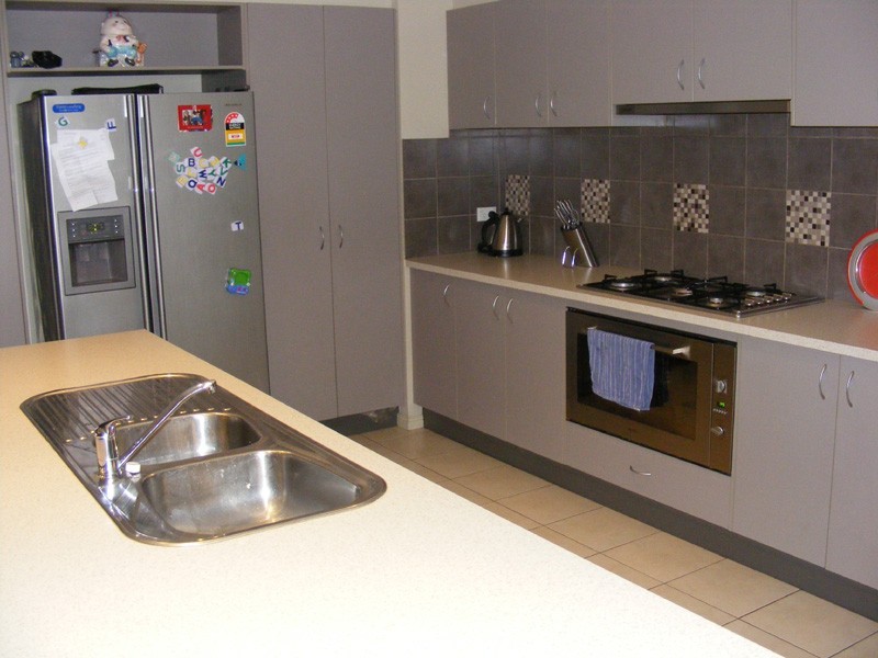 Taylors Hill VIC 3037