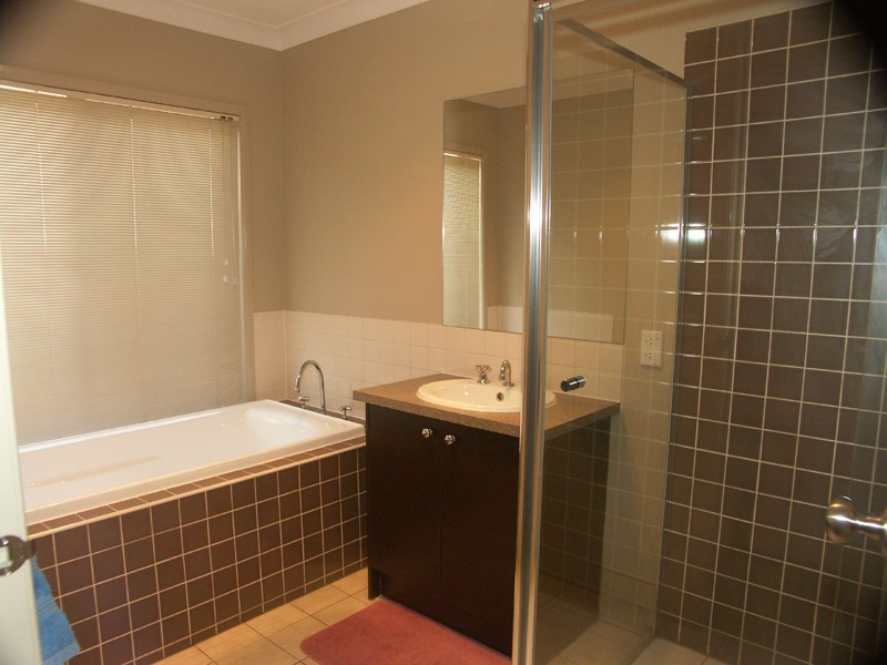 Taylors Hill VIC 3037
