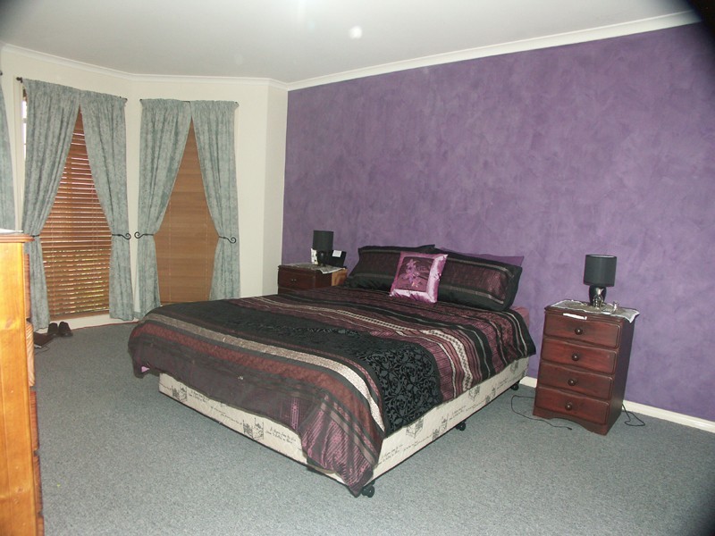 Taylors Hill VIC 3037