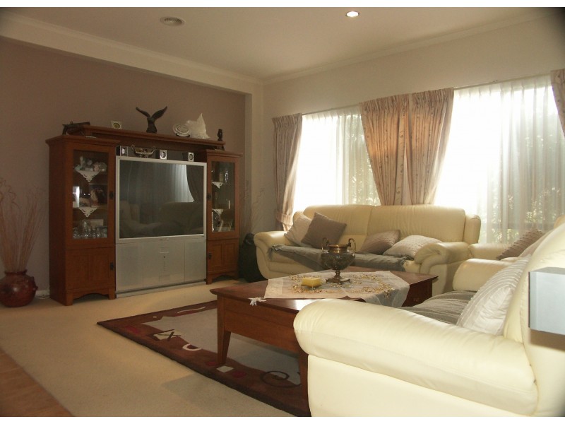 Taylors Hill VIC 3037