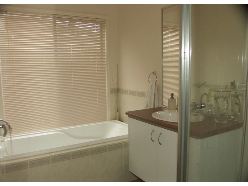 Taylors Hill VIC 3037