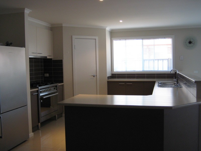 18 Niland Crescent, Point Cook VIC 3030