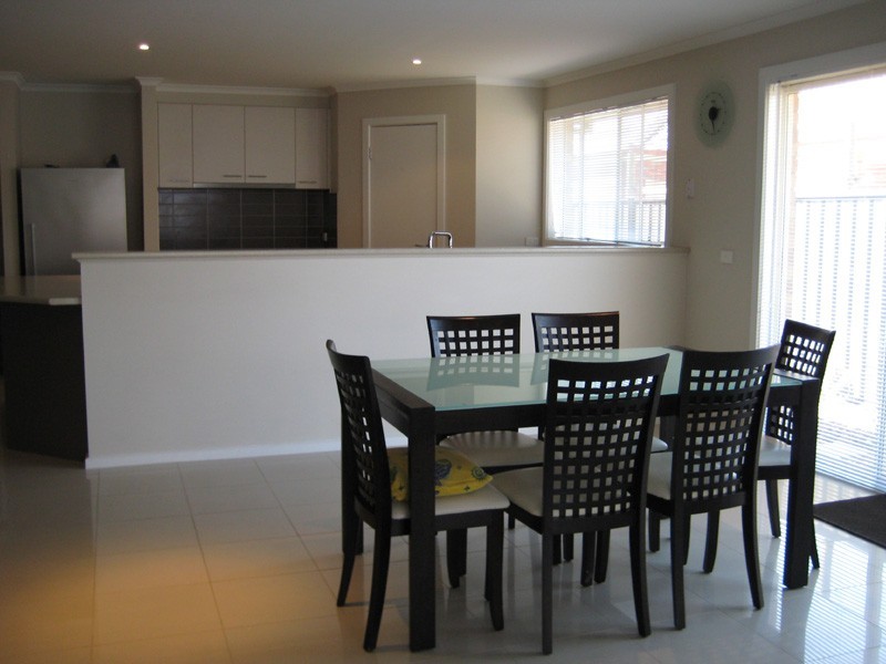 18 Niland Crescent, Point Cook VIC 3030