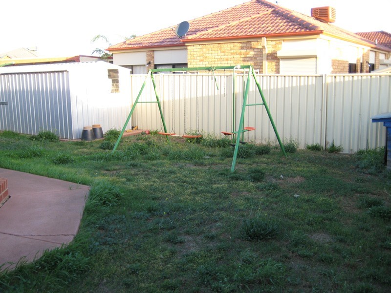 Taylors Hill VIC 3037