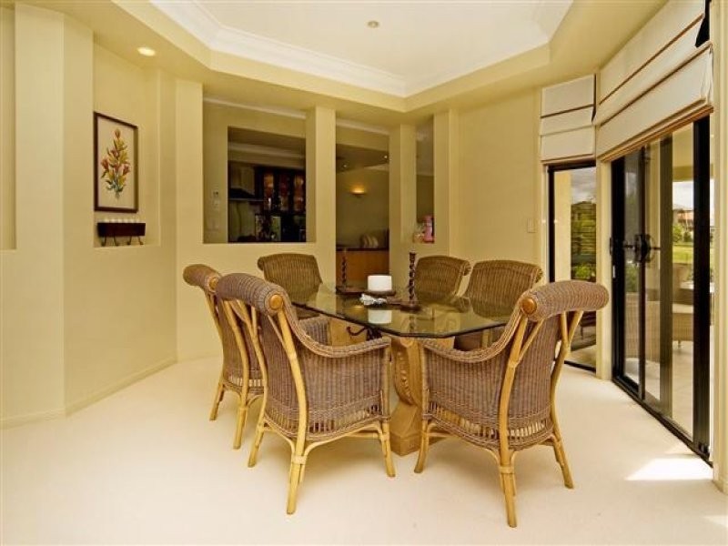 2125 Fernlea Close, Hope Island QLD 4212