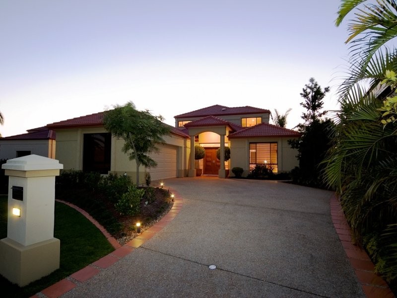 2125 Fernlea Close, Hope Island QLD 4212