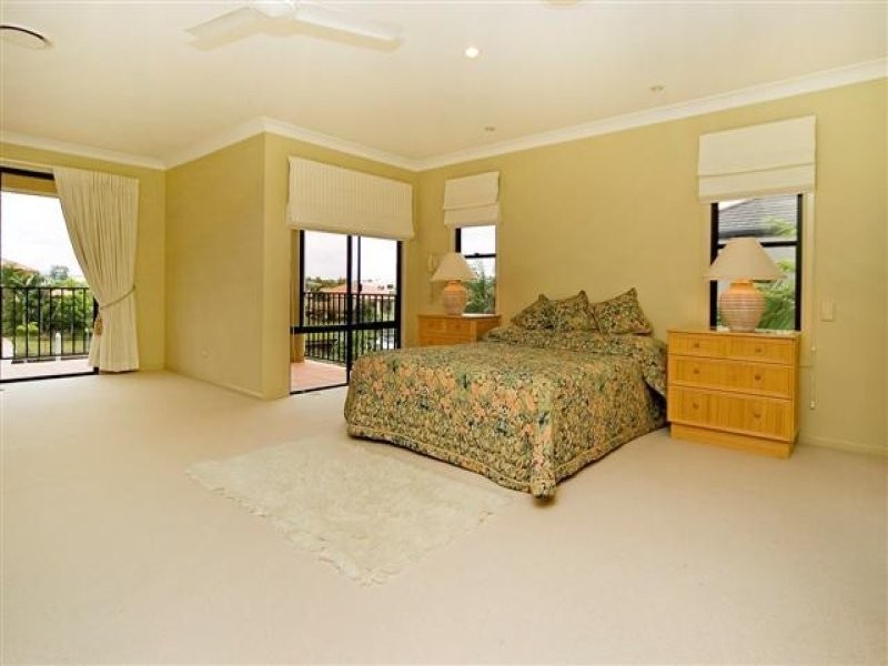 2125 Fernlea Close, Hope Island QLD 4212