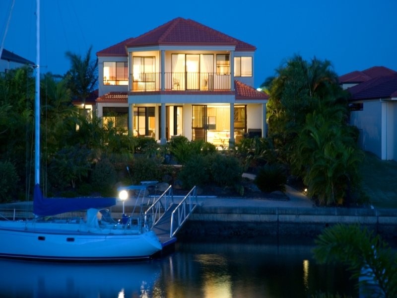 2125 Fernlea Close, Hope Island QLD 4212