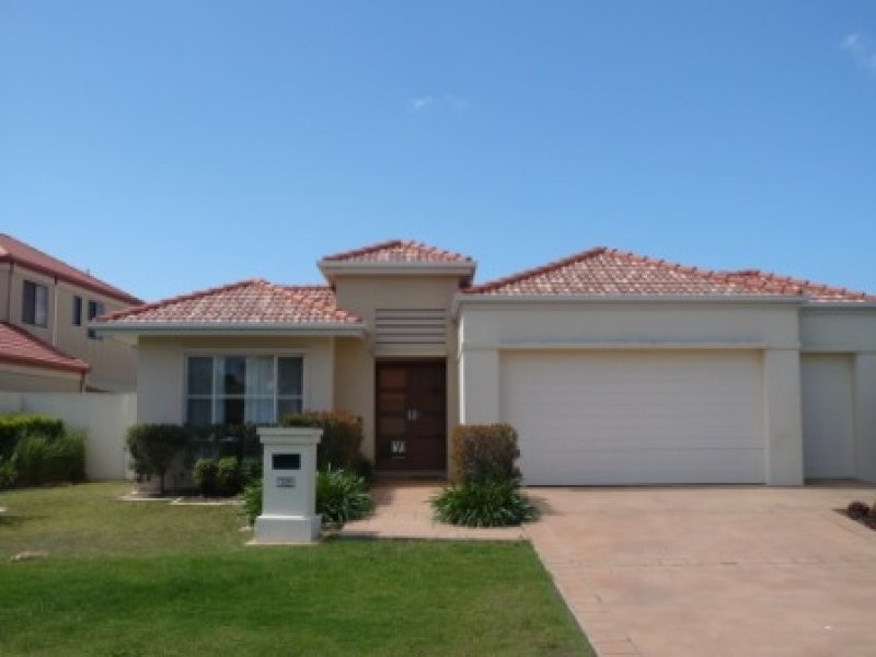 2035 Carlton Drive, Hope Island QLD 4212