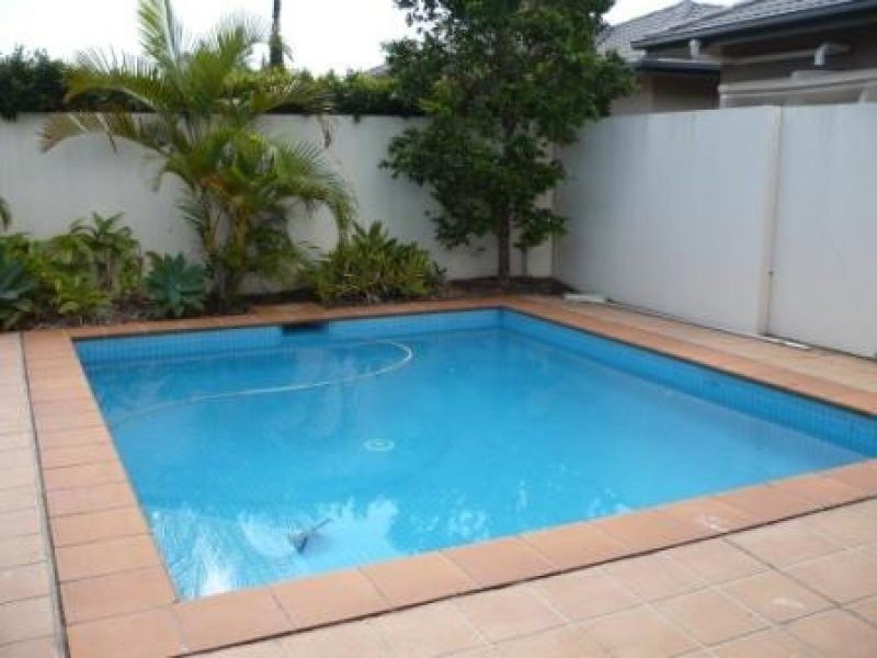 2035 Carlton Drive, Hope Island QLD 4212