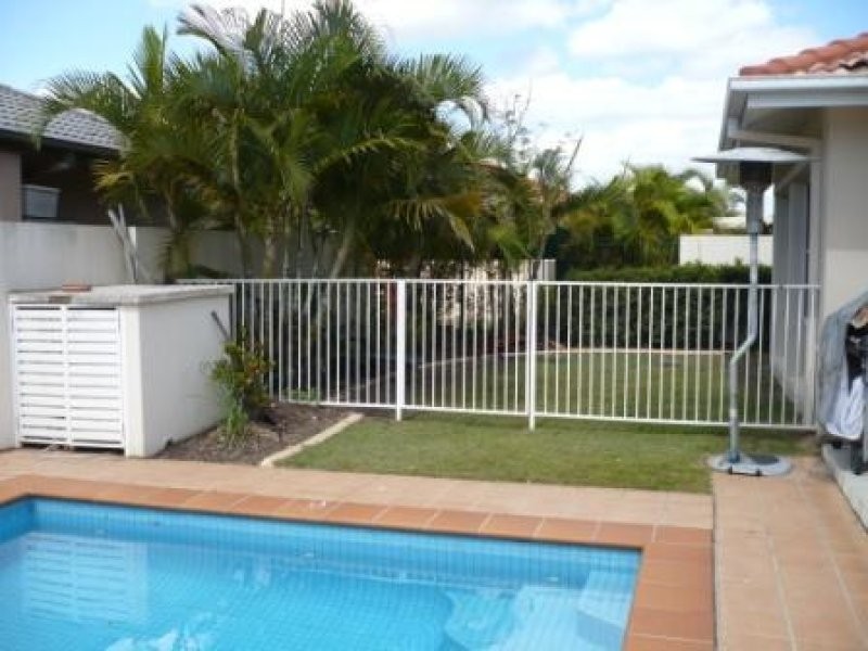 2035 Carlton Drive, Hope Island QLD 4212