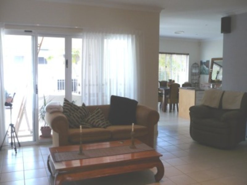 2035 Carlton Drive, Hope Island QLD 4212