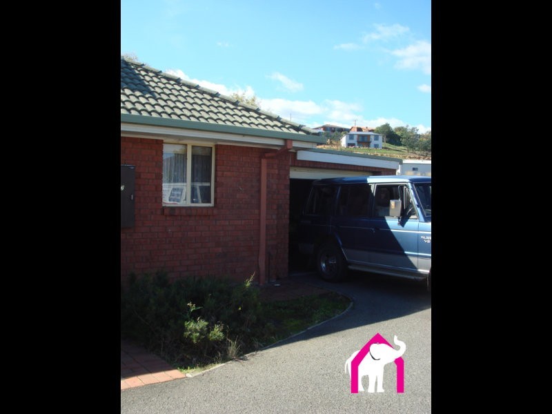 2/104 Franmaree Rd, Newnham TAS 7248