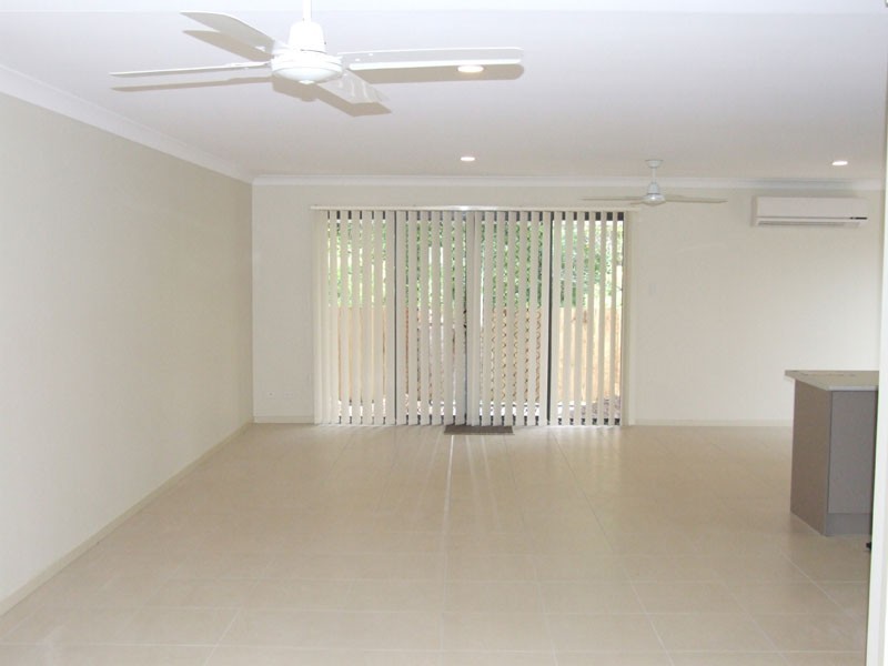 2/10 Cantrill Avenue, Nerang QLD 4211
