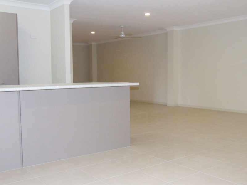 2/10 Cantrill Avenue, Nerang QLD 4211