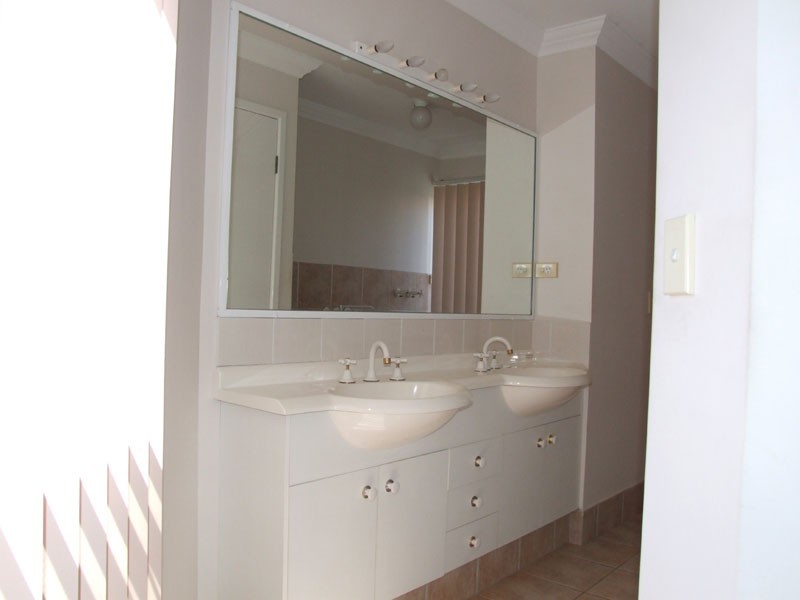 23 Stanford Avenue, Varsity Lakes QLD 4227