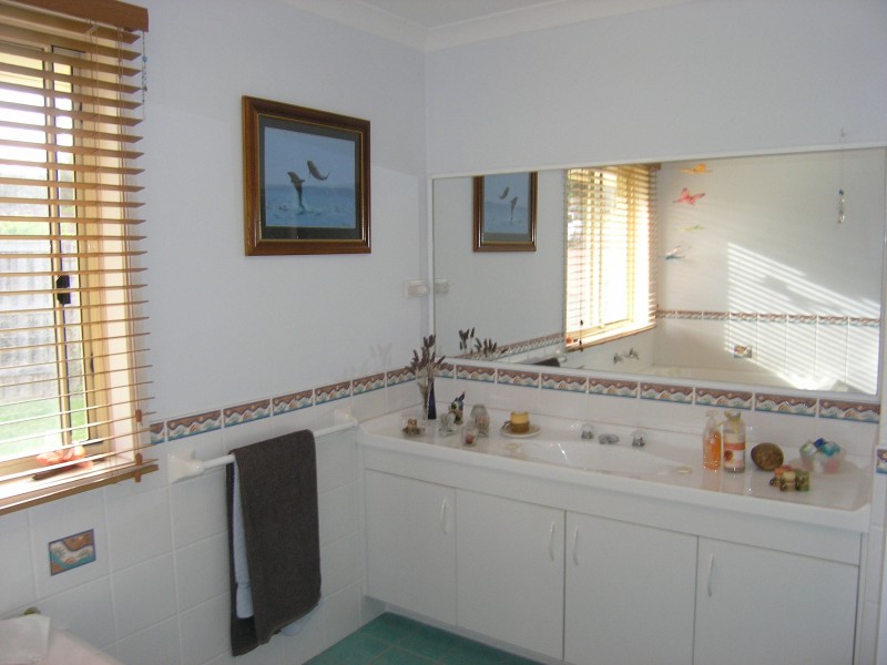 11 Jaycee Avenue, Nowra NSW 2541