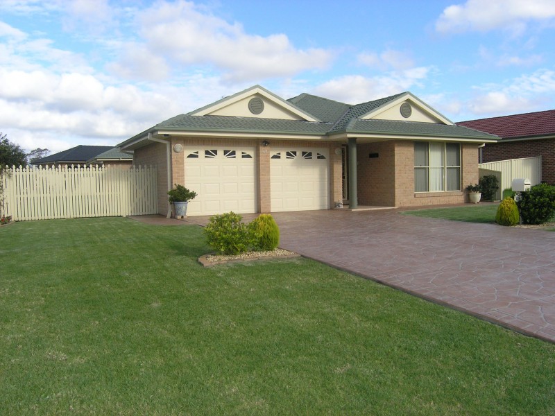 17 Kardella Avenue, Nowra NSW 2541
