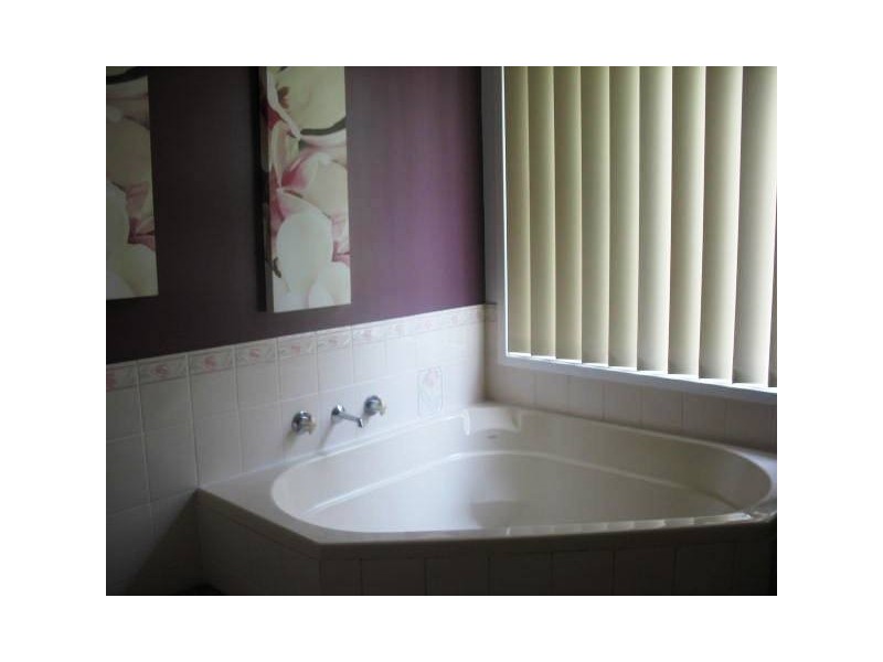 10 Romar Close, Bomaderry NSW 2541