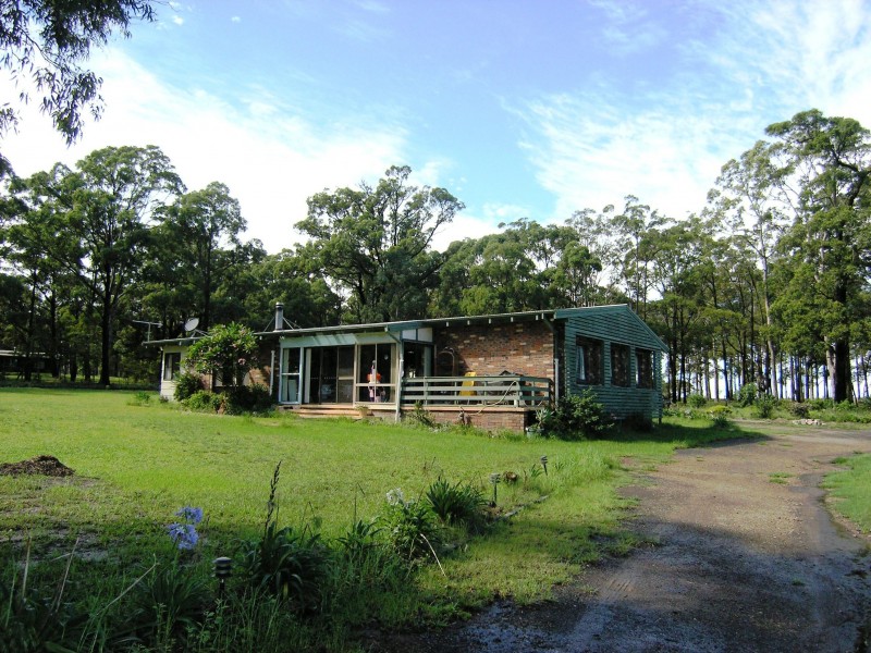 21 Forest Road, Falls Creek NSW 2540