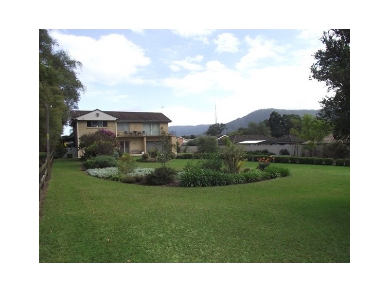 9 Meroo St, Bomaderry NSW 2541