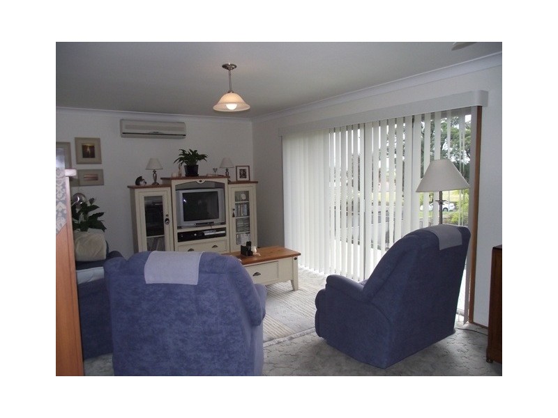 9 Meroo St, Bomaderry NSW 2541