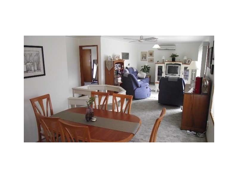 9 Meroo St, Bomaderry NSW 2541