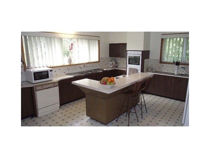 9 Meroo St, Bomaderry NSW 2541