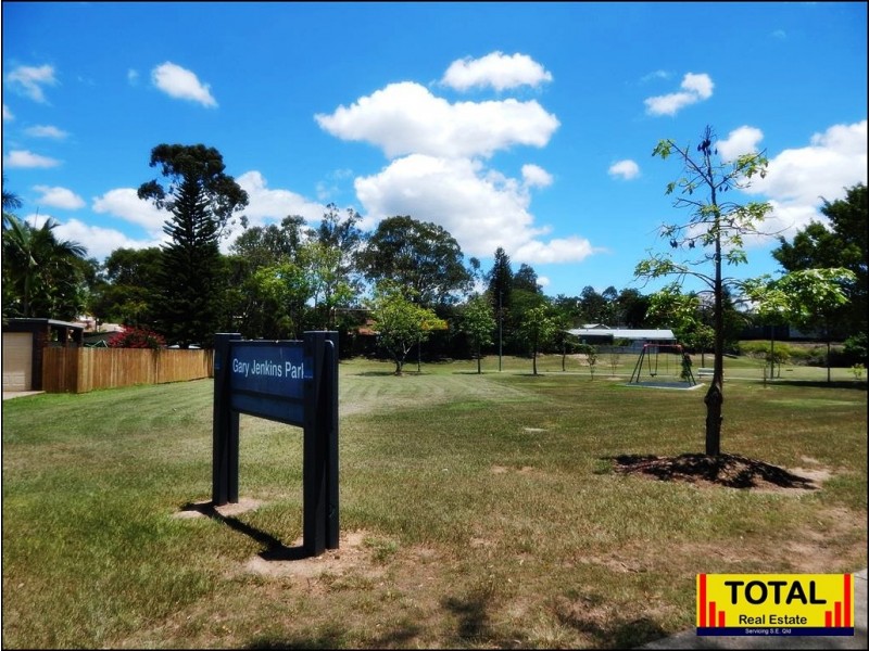 33 Brittainy Street, Petrie QLD 4502