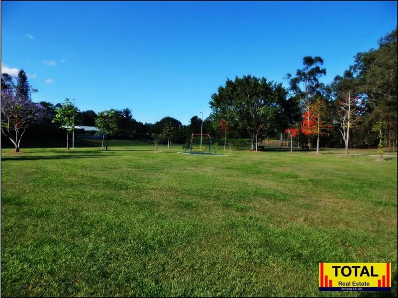 33 Brittainy Street, Petrie QLD 4502