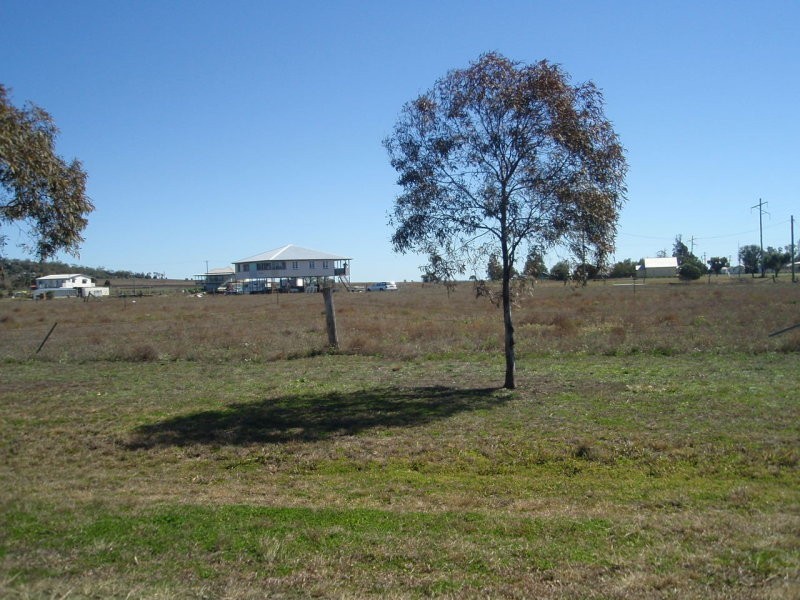 33 Earl Street, Jondaryan QLD 4403