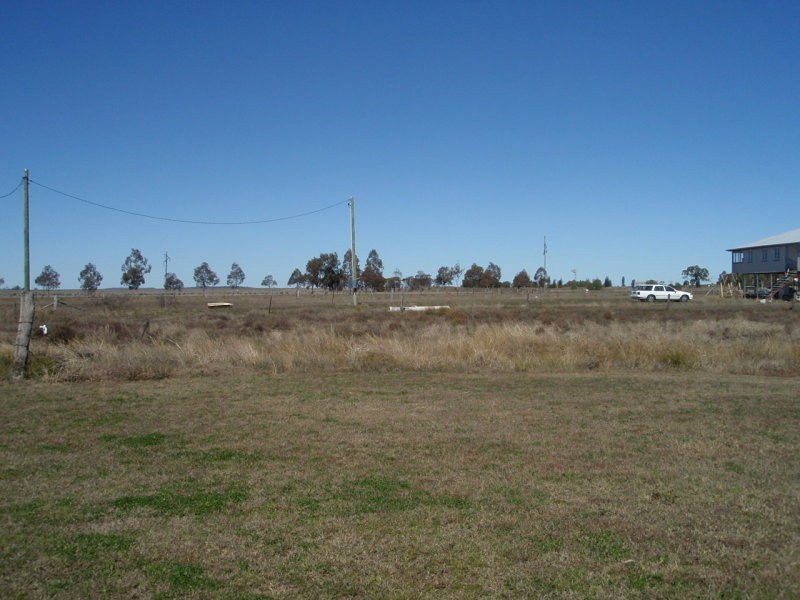 33 Earl Street, Jondaryan QLD 4403