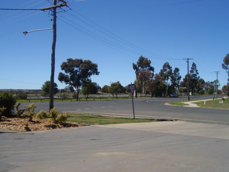 33 Earl Street, Jondaryan QLD 4403