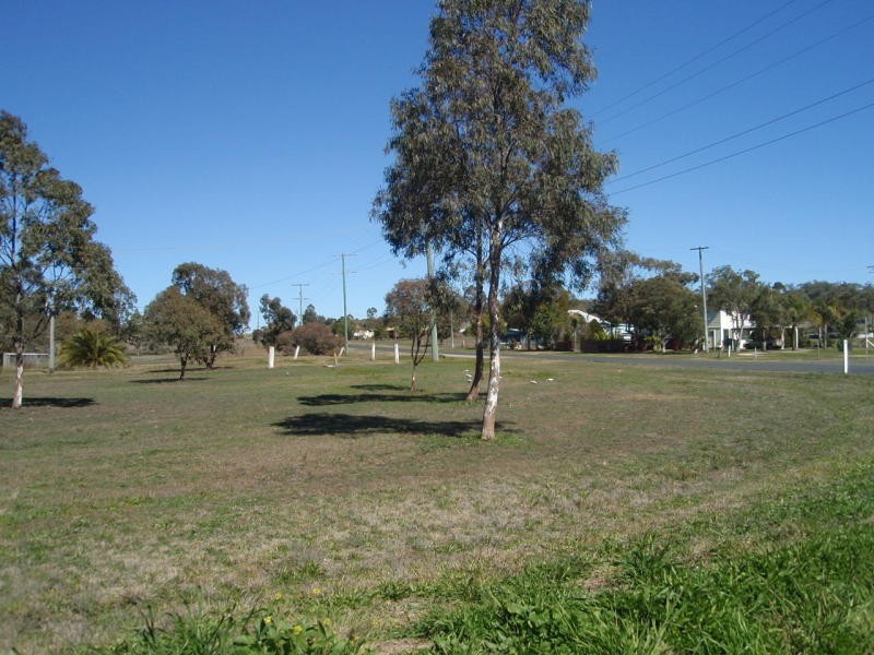 33 Earl Street, Jondaryan QLD 4403