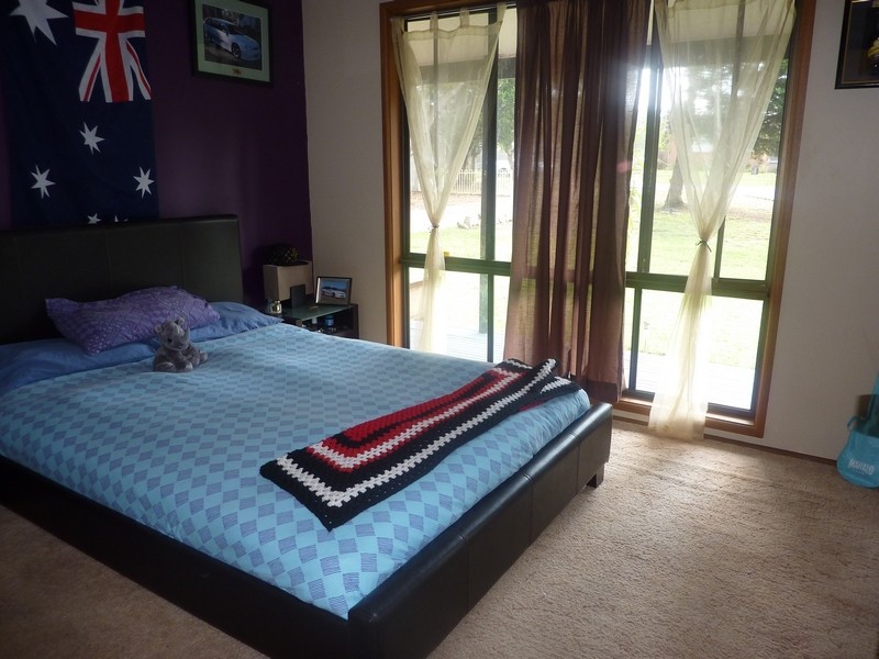 2 Benny Close, West Nowra NSW 2541