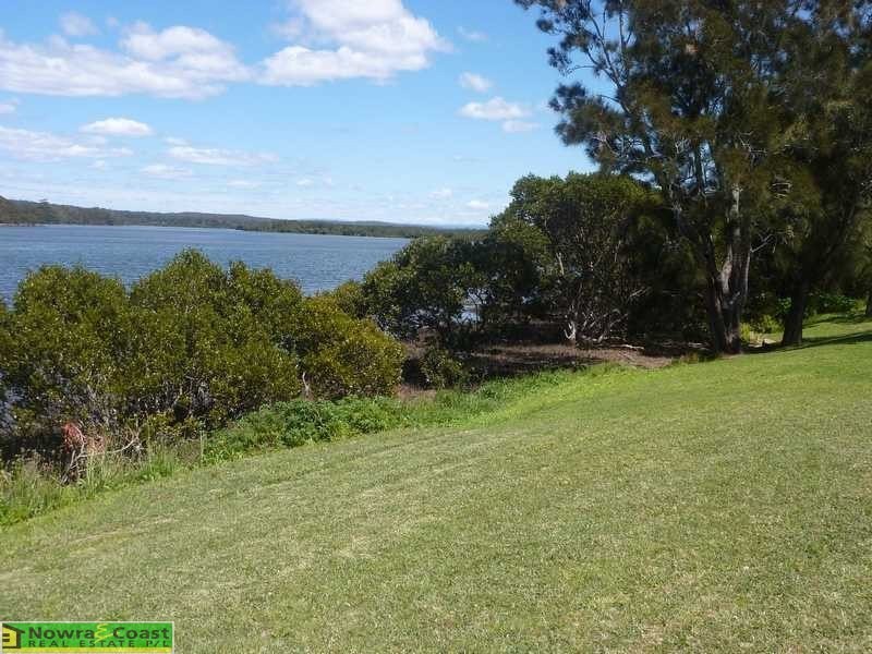 18 Crookhaven Drive, Greenwell Point NSW 2540