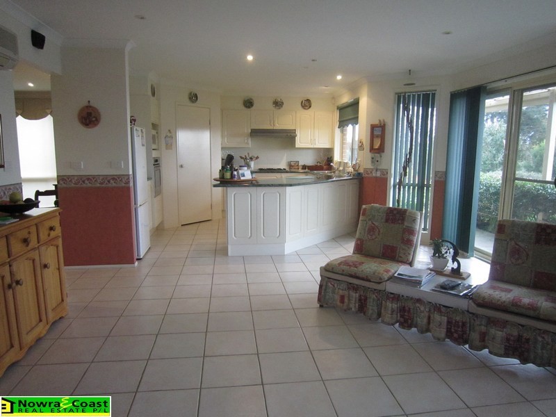 42 Orama Crescent, Orient Point NSW 2540